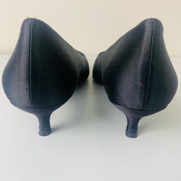 Stuart Weitzman Size 10 Poco Black Satin Pumps Kitten Heels Pointed Toe Classic - Picture 9 of 14
